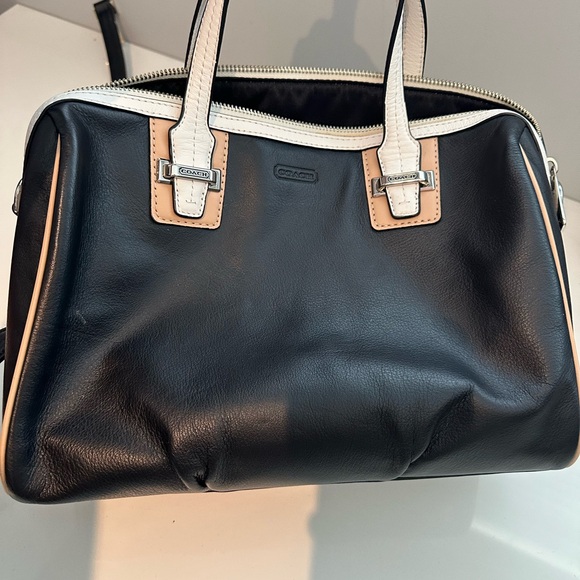 Coach purse - Picture 2 of 4